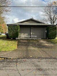 Building Photo - 470 SE Vista Ave