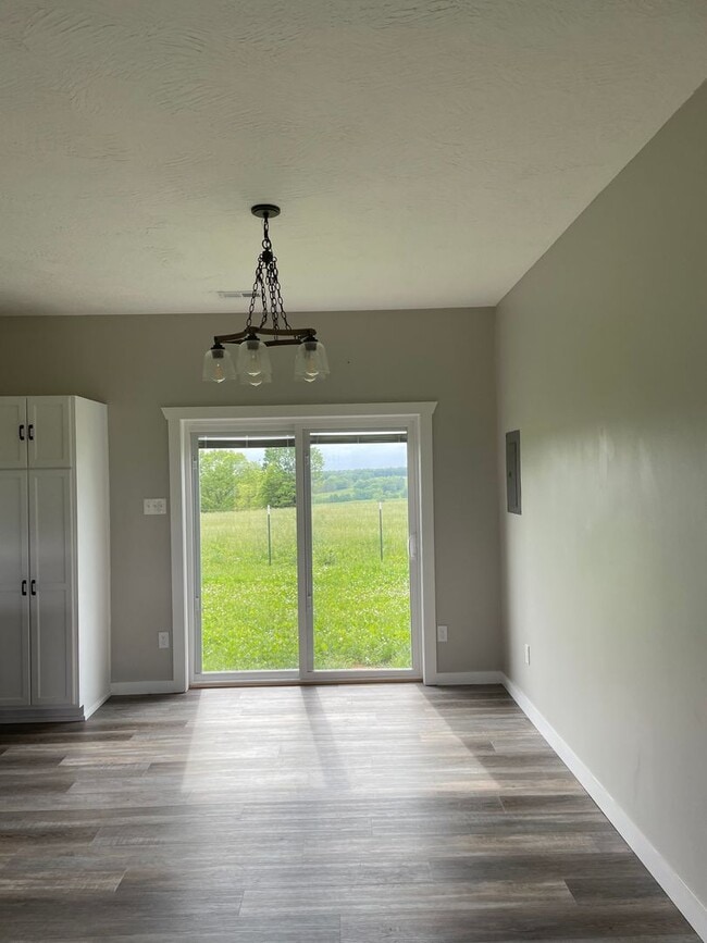 Building Photo - Country house retreat on 10 fenced acres for a hobby farm