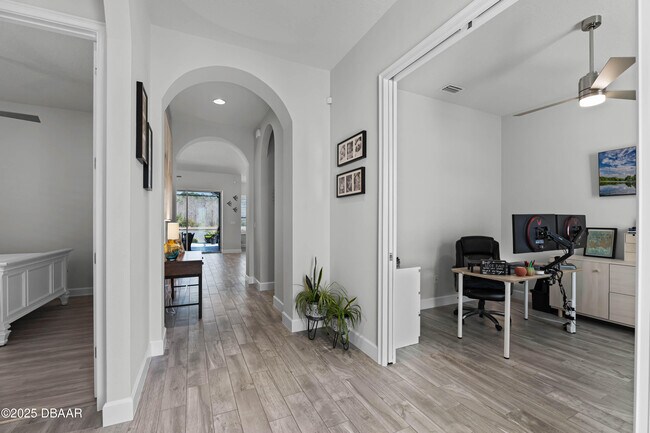 Building Photo - 636 Mosaic Blvd