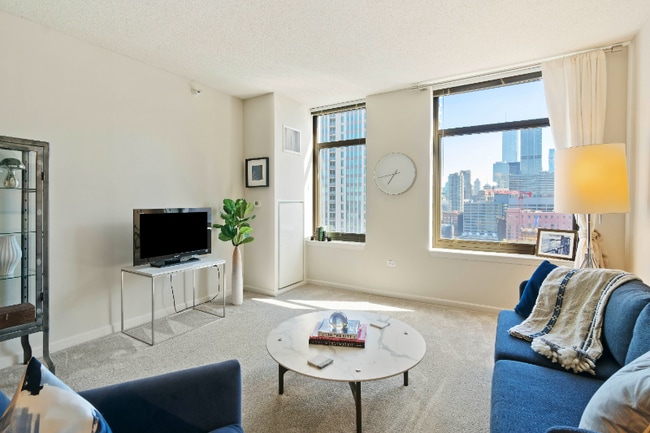 Building Photo - 341 N Desplaines St