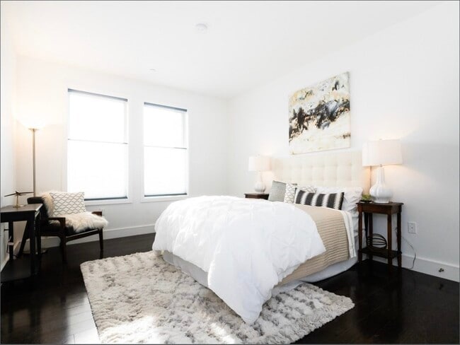 Building Photo - 2 W Sixth St