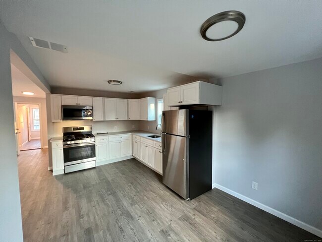 Building Photo - 415 Hollister Ave