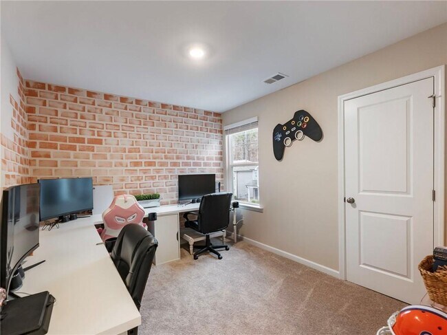 Building Photo - 680 Groover St