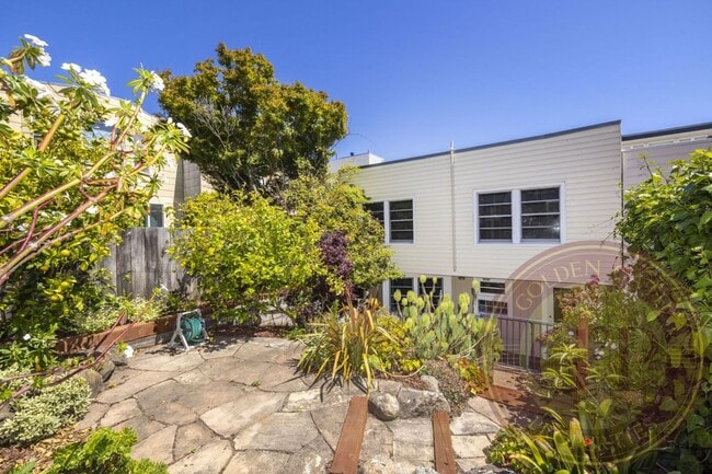 Building Photo - Lone Mountain - 3 BR, 2 BA House 2,185 Sq....