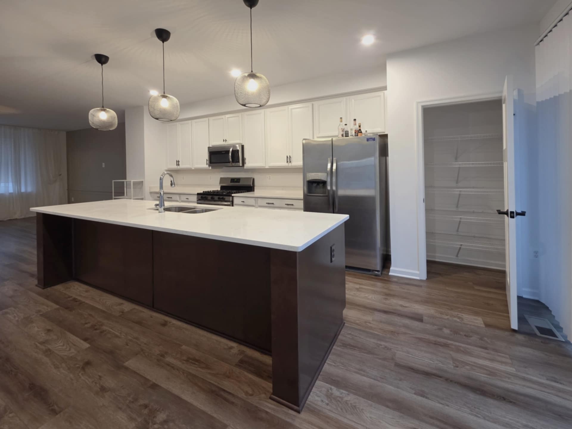 Kitchen - 4915 Sheridan St