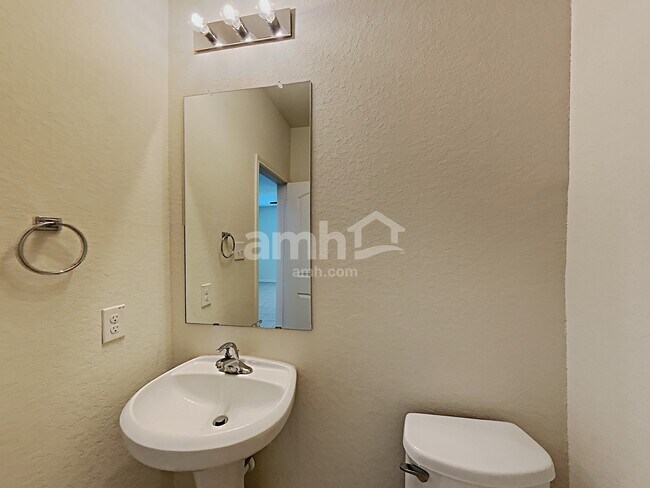 Building Photo - 7734 Watersedge Cove