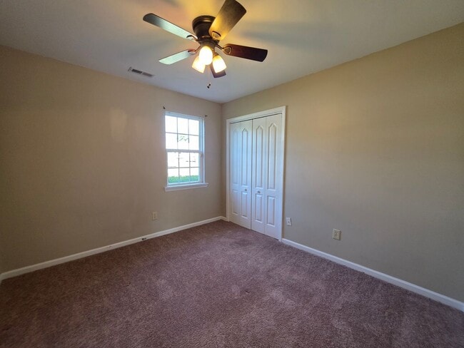 Building Photo - 206 S Ginger Dr