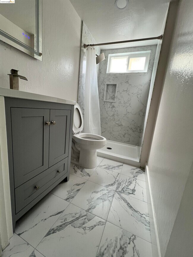 Building Photo - 54 S Lake Dr