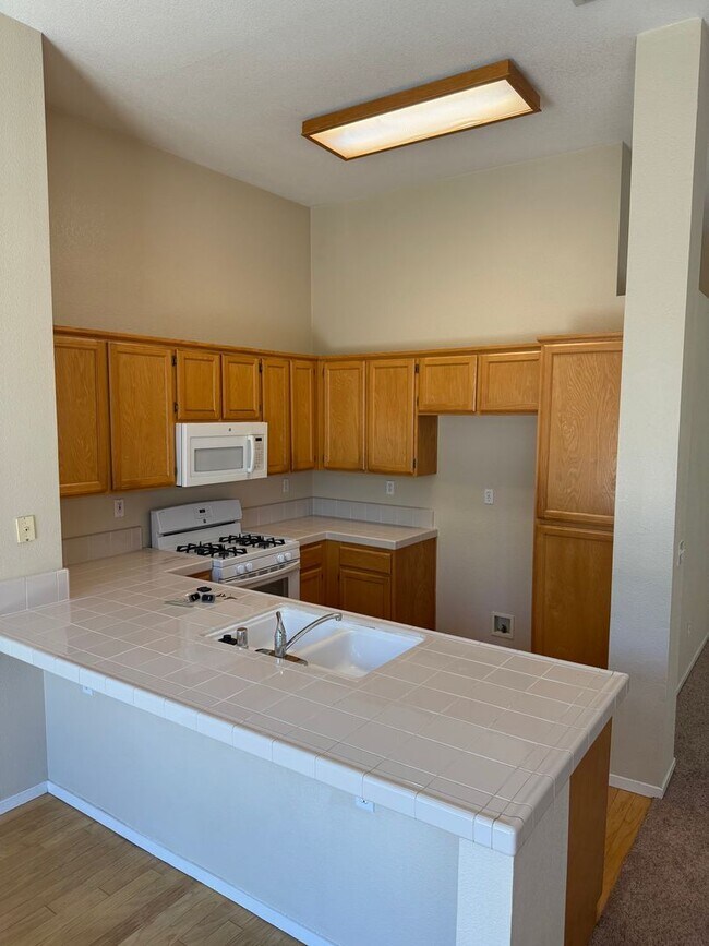 Building Photo - NICE SINGLE STORY HOME NEAR PARK AND SCHOOLS!