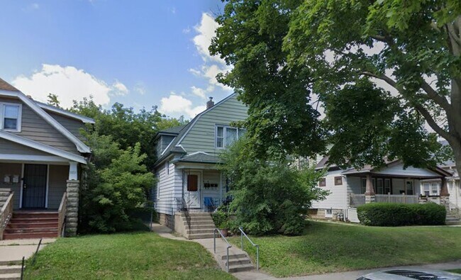 Primary Photo - 5237-39 N 34 St