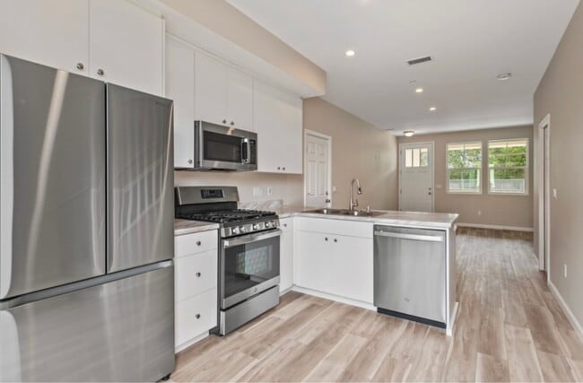 Building Photo - 2253 Vanderford Dr
