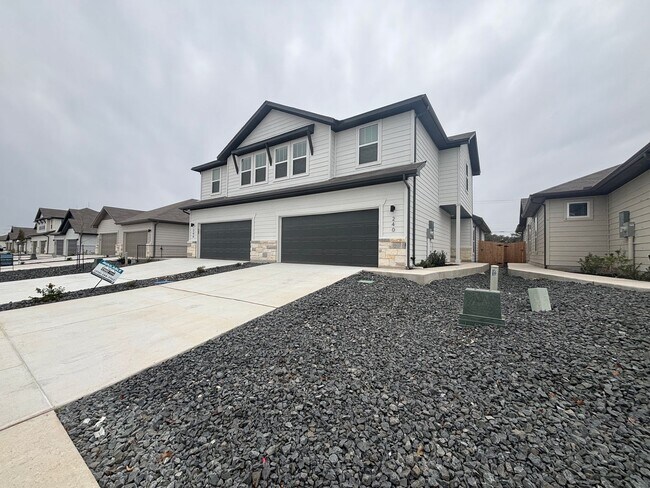 Building Photo - Want luxury living in the Far West ...Look no further...Amanda Park is it
