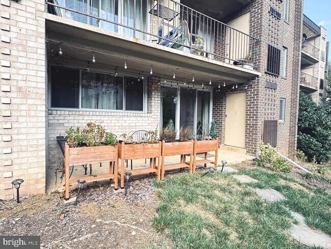 Building Photo - 5009 7th Rd S