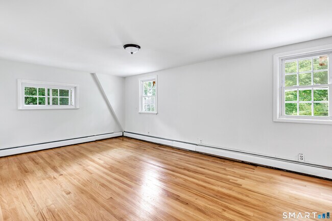 Building Photo - 7 Richards Ln