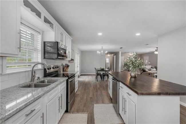 Building Photo - 8906 Viana St