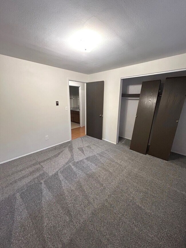 Building Photo - 3 Bedroom 1.5 Bath Rambler