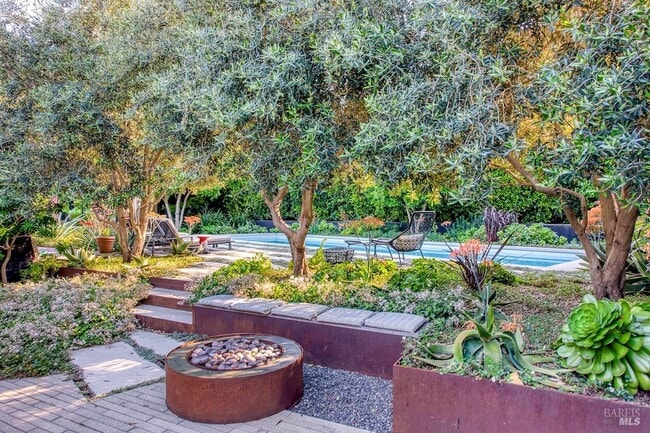 Building Photo - 162 Throckmorton Ave