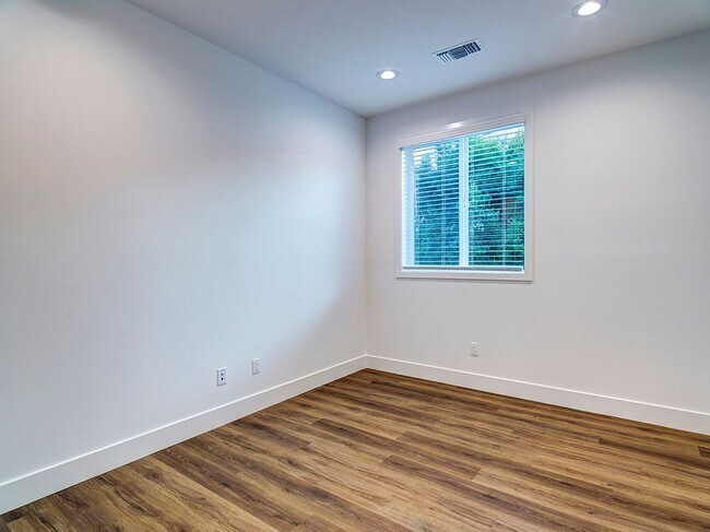Building Photo - Fantastic 2 story Farm Home 4 bedrooms – 2...