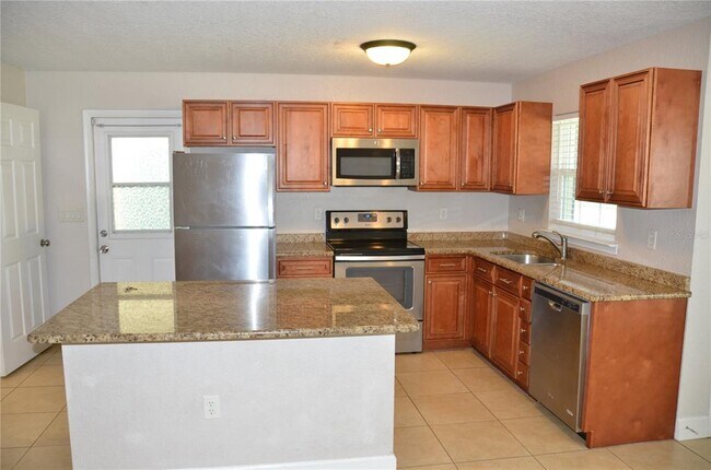 Building Photo - 1602 Lancaster Ave