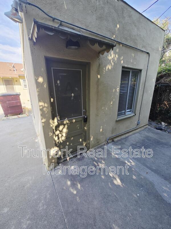 Building Photo - 526 Naranja Dr