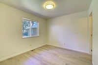 Building Photo - 202 W 19th Ave