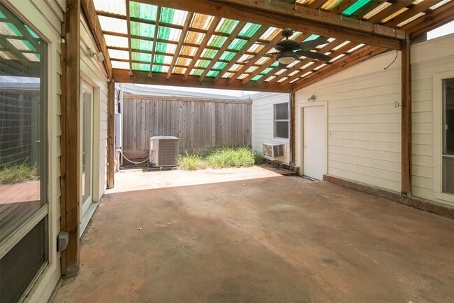 Building Photo - 9404 Denbury Way