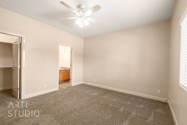 Building Photo - Newly Remodeled 3 Bedroom, 2 Bathroom Upst...