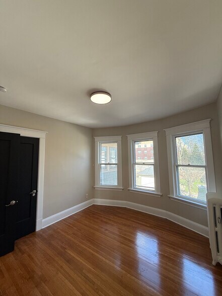 Building Photo - 629 Parkside Ave