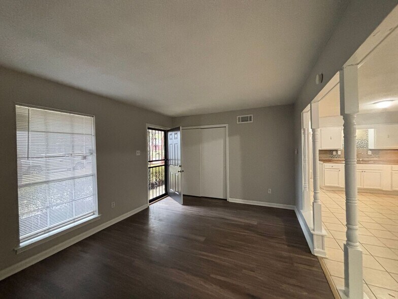 Building Photo - 5240 Bitter Creek Dr