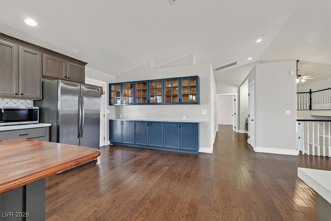 Building Photo - 391 E Kimberly Dr