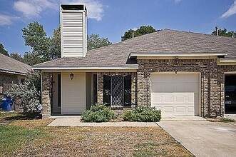 Building Photo - 2 Cedar Elm Cir