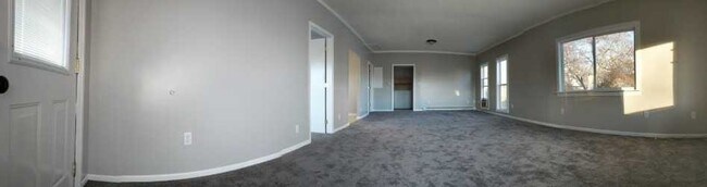 Building Photo - Looking for a home or an office space...Come take a look!!