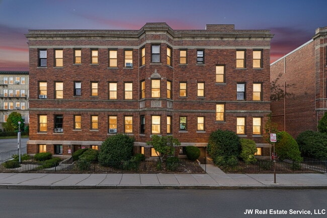 Building Photo - 39 Glenville Ave