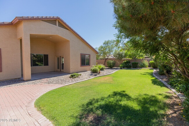 Building Photo - 2270 E Aloe Pl
