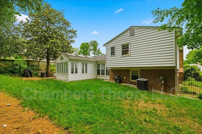 Building Photo - 9221 Talisman Dr