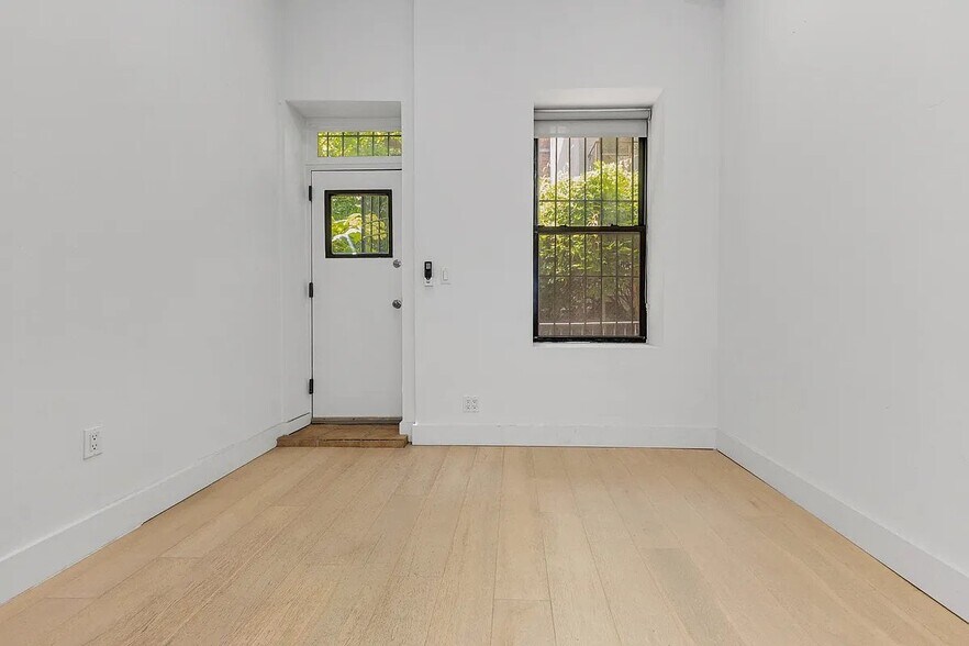 Building Photo - 245 Eldridge St
