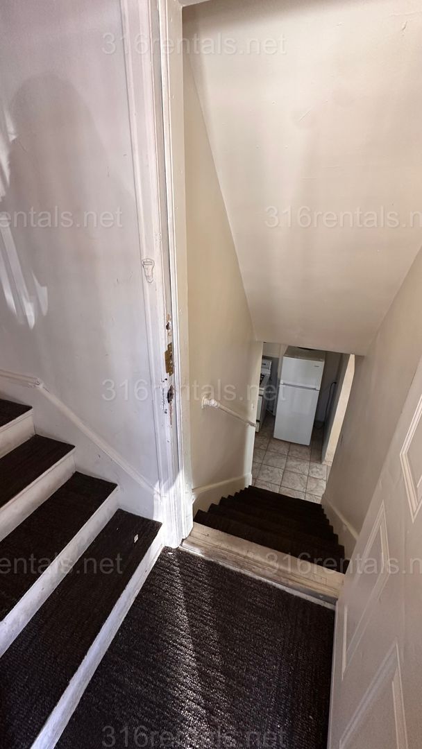 Building Photo - $625 - 1 nonconforming room / 1 bathroom - Apartment in the McCormick Neighborhood