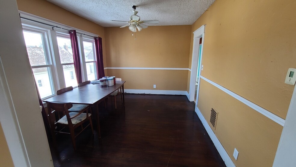 Dinin Room - 439 Goethe St