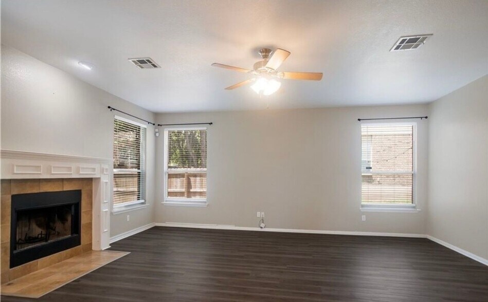 Building Photo - 308 Ponderosa Dr