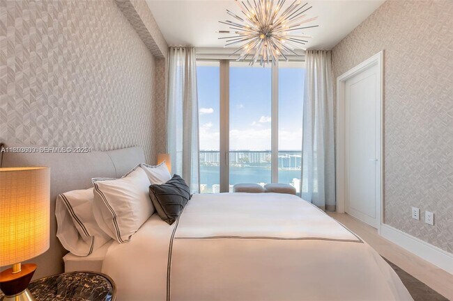 Building Photo - 17975 Collins Ave