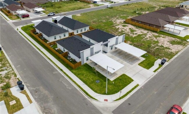 Building Photo - 1100 W Kohala Ave