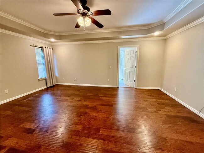 Building Photo - 305 Meadows Ct