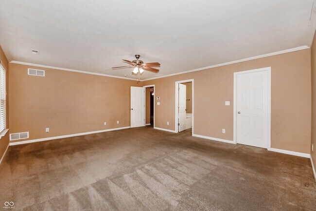 Building Photo - 8144 Wood Hollow Ln