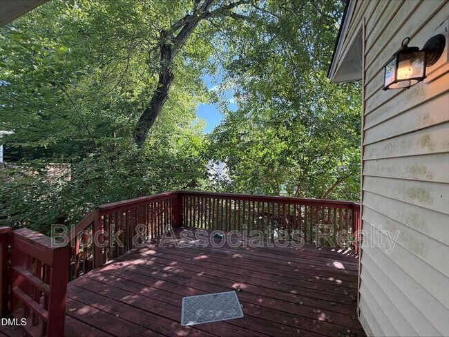 Building Photo - 106 Pointe Crest Ct