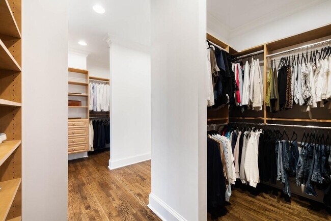 Building Photo - 1737 Barnesdale Way NE