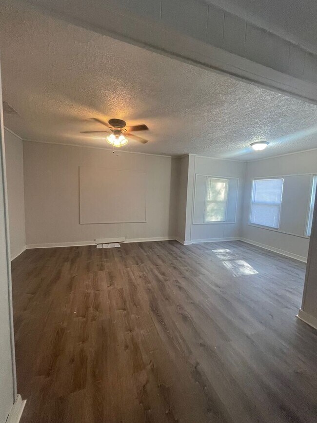 Building Photo - 1413 Carey Ave