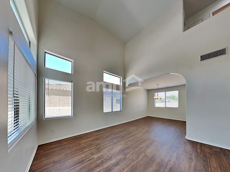 Building Photo - 6613 E Gehrig Ln
