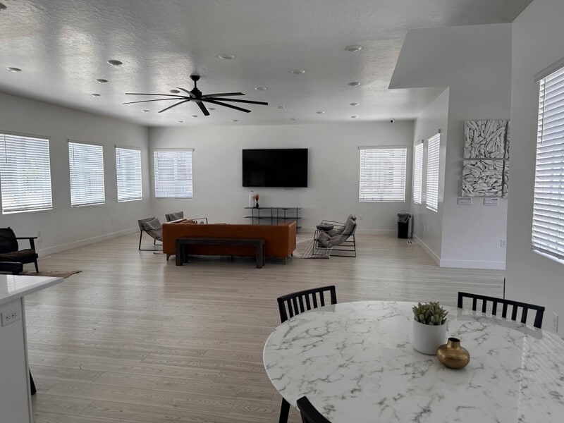 Building Photo - 907 S Sea Horse Ct