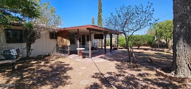 Building Photo - 824 Chapala Ct