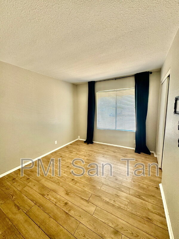 Building Photo - 1265 N Granite Reef Rd